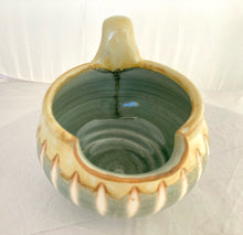 Load image into Gallery viewer, Porcelain Gravy Boat
